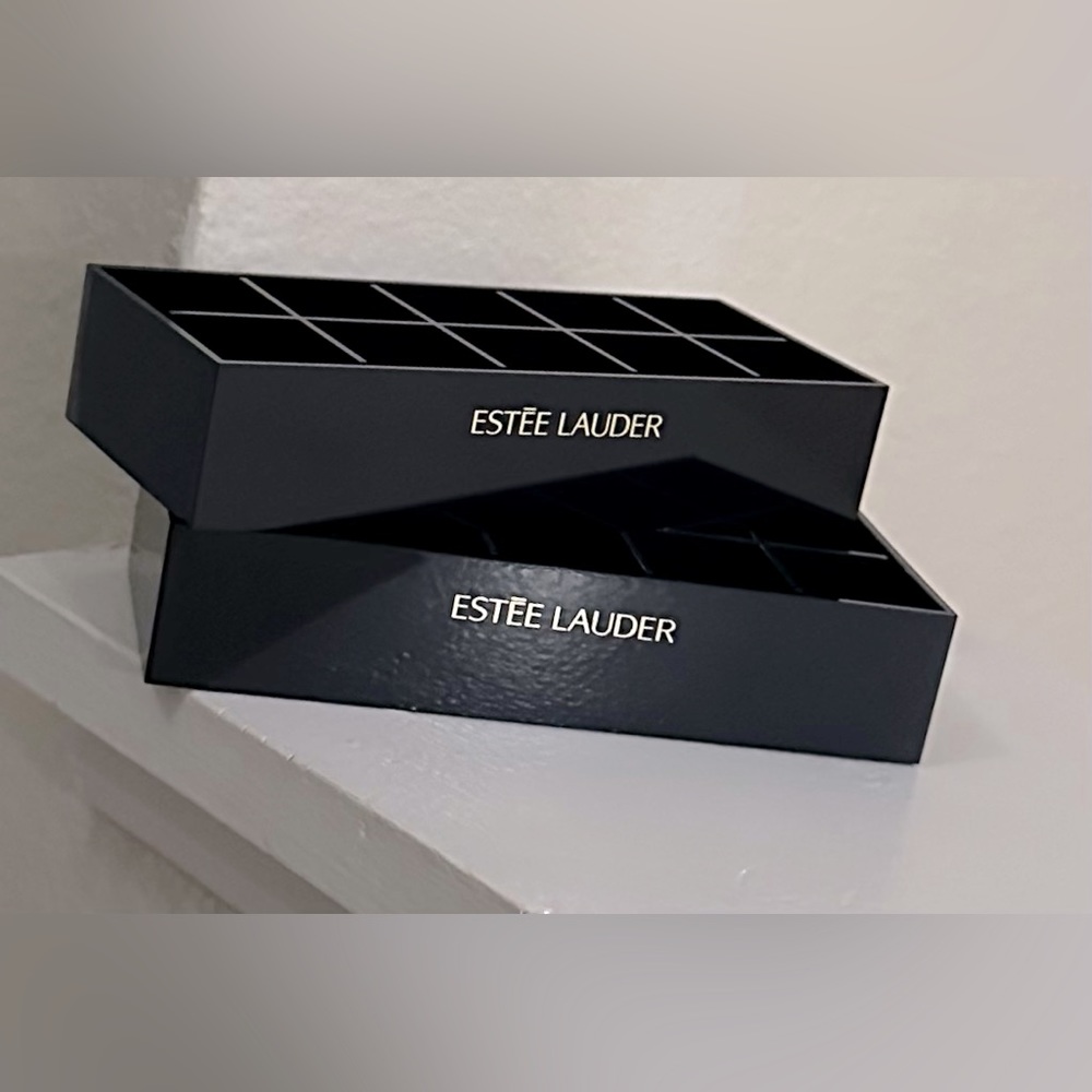Lot 2 Estee Lauder lipstick organizer - Picture 2 of 2